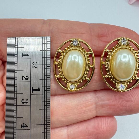 Vintage 1928 Faux Pearl Cabochon Earrings Romantic Ornate Bridgerton Revival - Picture 7 of 9